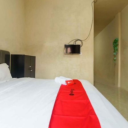 Reddoorz Near Bukit Kubu Berastagi Hotel Exterior photo